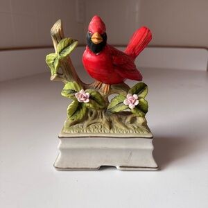 vintage Towle Fine Porcelain Cardinal Music Box.